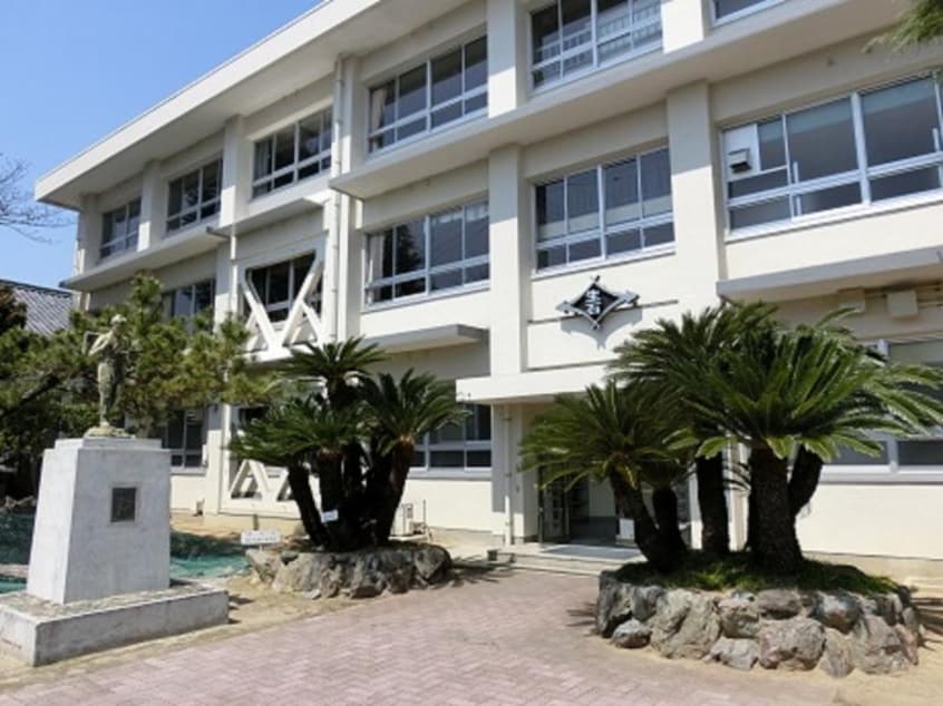 松山市立生石小学校(小学校)まで1353m ディアコート・マキ