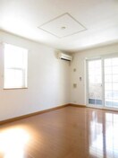 こちらのリビングで趣味の時間をお楽しみください アルフィーノはるＤ