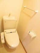 落ち着いた色調のトイレです アルフィーノはるＤ