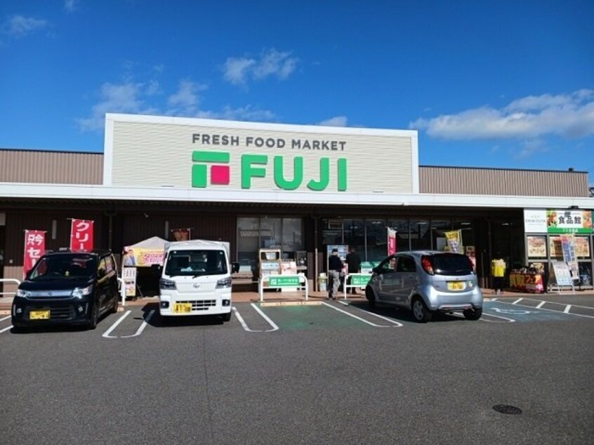 フジ北条店様まで750m カーサ・エクセレンテ　Ｂ