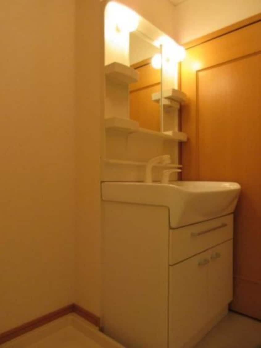 忙しい朝には欠かせない洗面所です サンリット　エアリー　Ｂ