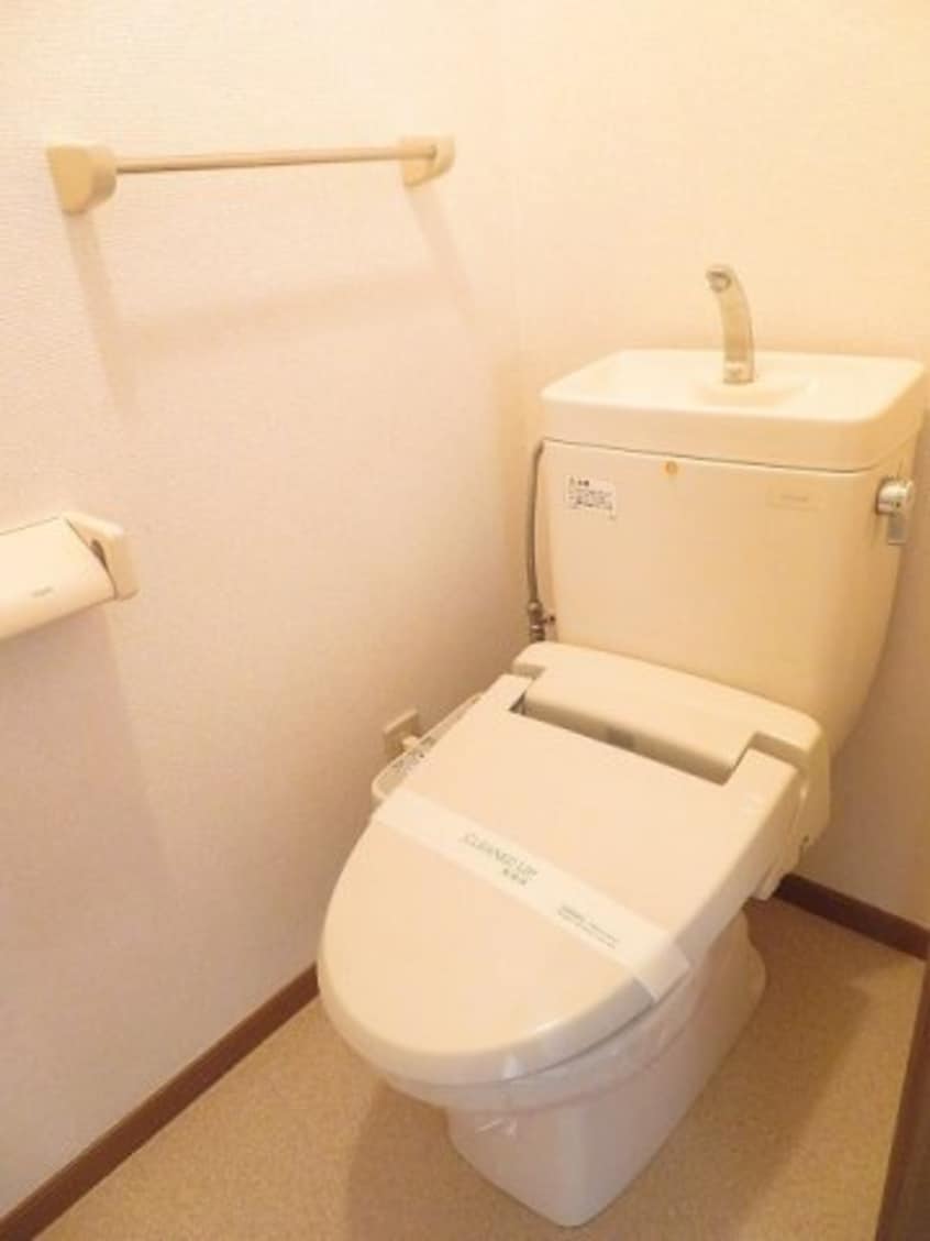 ゆったりとした空間のトイレです ドルチェ・マンダリーノ　Ａ