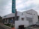 伊予銀行小栗支店様まで500m レーベン・バオム　Ｂ