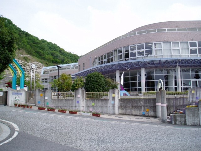 松山市立姫山小学校(小学校)まで612m グリナージュ北山越