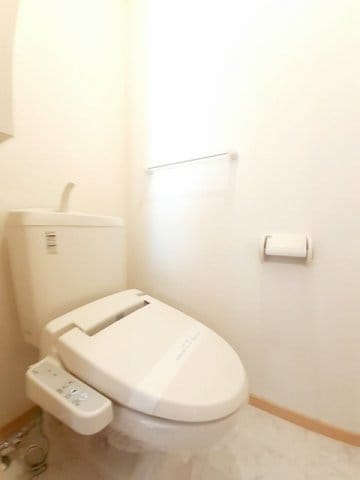 ゆったりとした空間のトイレです エルヴェ・クレール