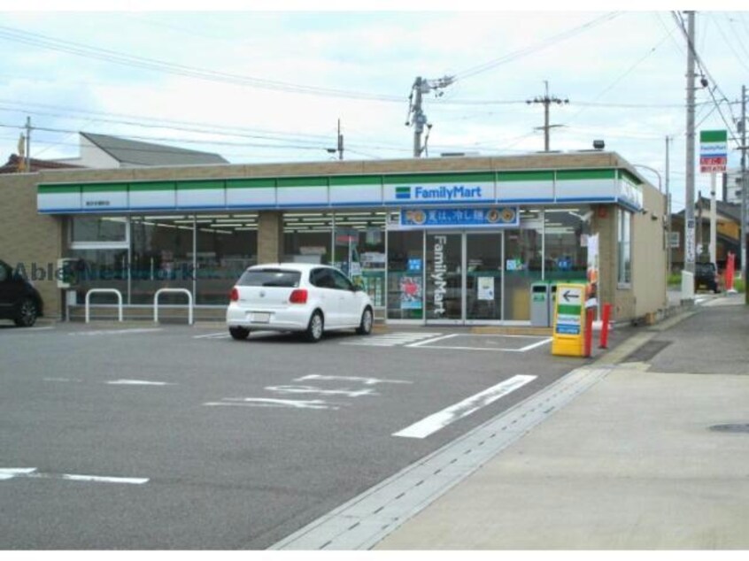 ファミリーマート高浜本郷町店(コンビニ)まで376m 名鉄三河線/三河高浜駅 徒歩16分 2階 築8年