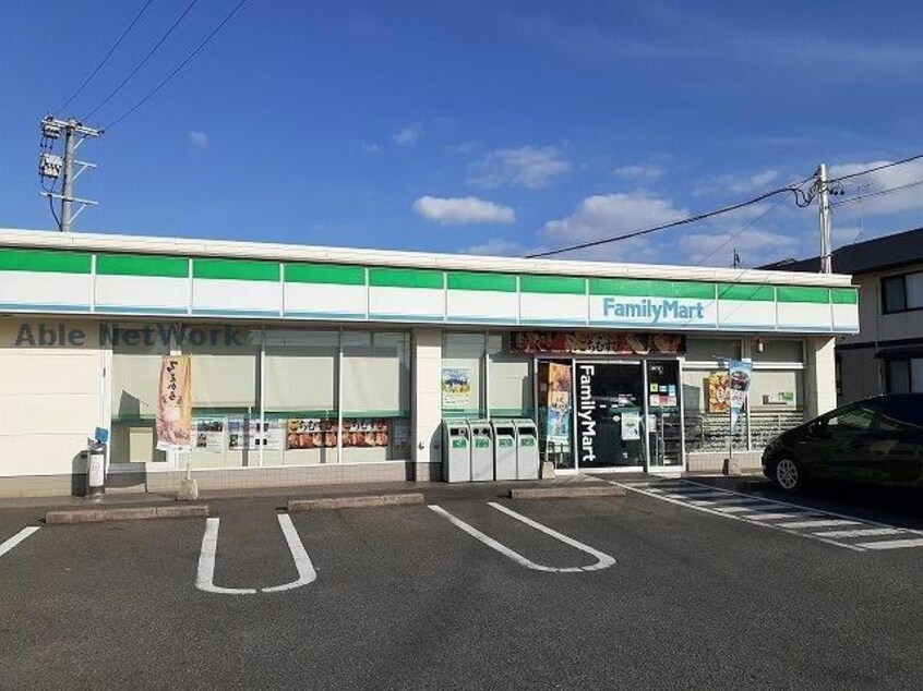 ファミリーマート碧南芸文ホール前店(コンビニ)まで696m 名鉄三河線/北新川駅 徒歩11分 2階 築16年