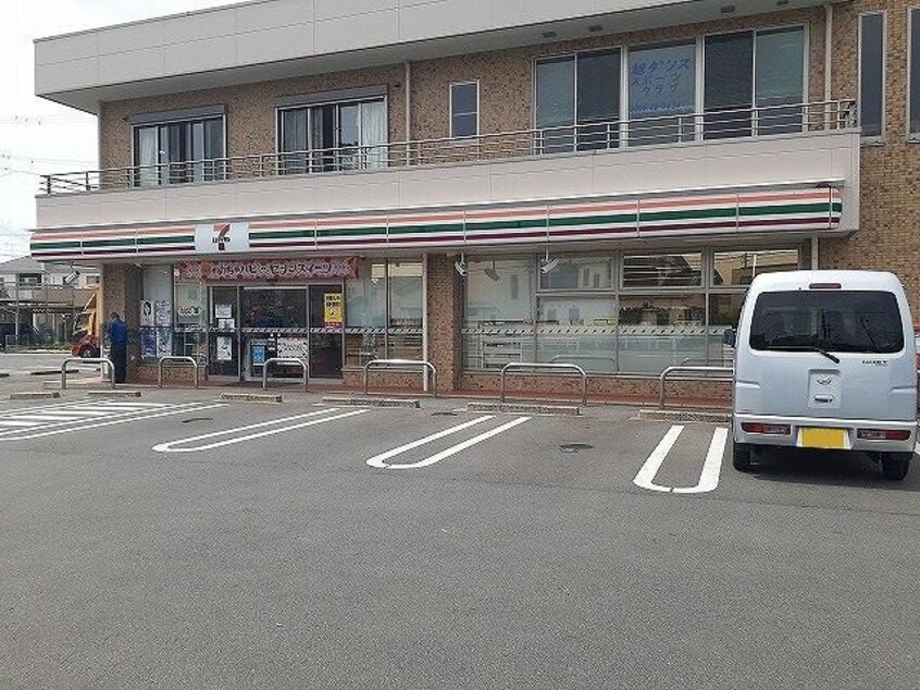 セブンイレブン碧南照光町店(コンビニ)まで346m 名鉄三河線/碧南中央駅 徒歩29分 2階 築10年