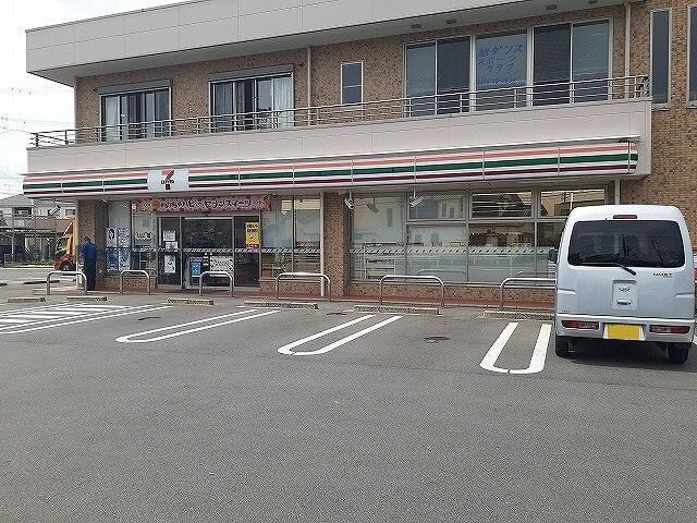 セブンイレブン碧南照光町店(コンビニ)まで1018m くるくるバス（碧南市）/ひょうたん池 徒歩4分 2階 築30年