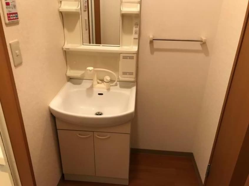  名鉄三河線/新川町駅 徒歩28分 1階 築19年