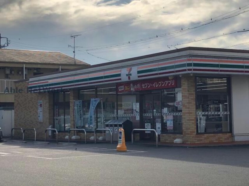セブンイレブン高浜八幡町店(コンビニ)まで133m 名鉄三河線/吉浜駅 徒歩11分 1階 築10年