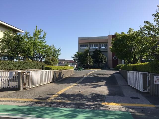 碧南市立中央小学校(小学校)まで1216m Maisonette park 碧南中央駅　A