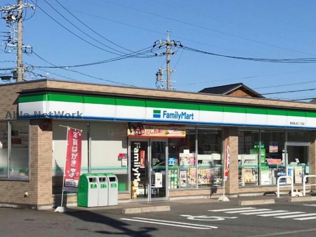 ファミリーマート高浜湯山町二丁目店(コンビニ)まで709m プルミエール　吉浜Ⅰ