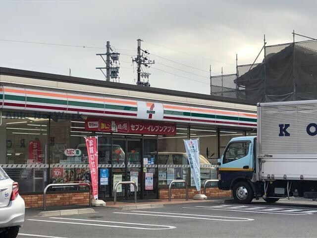 セブンイレブン高浜吉浜駅南店(コンビニ)まで718m ホワイトベリー