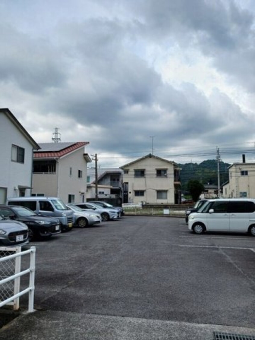 駐車場です ＣＲＥＳＴＡＬＬ　ＫＢ