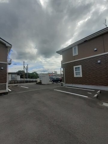 車をお持ちの方に嬉しい駐車場付きの物件です ハウス　クレメント　Ａ