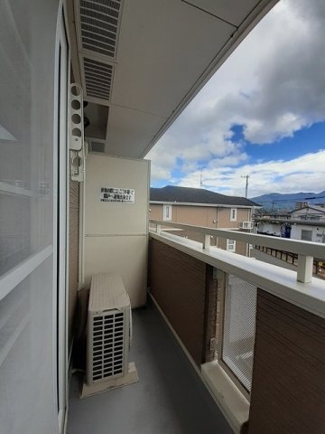 外からの目が気にならないバルコニーで洗濯物が干せます ハウス　クレメント　Ａ
