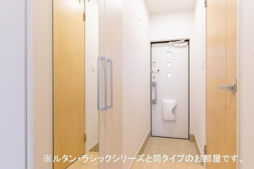 ゆったりとした玄関です アルストロメリア