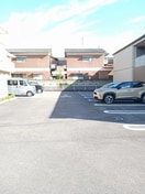駐車場に車を止められます フルール　Ａ