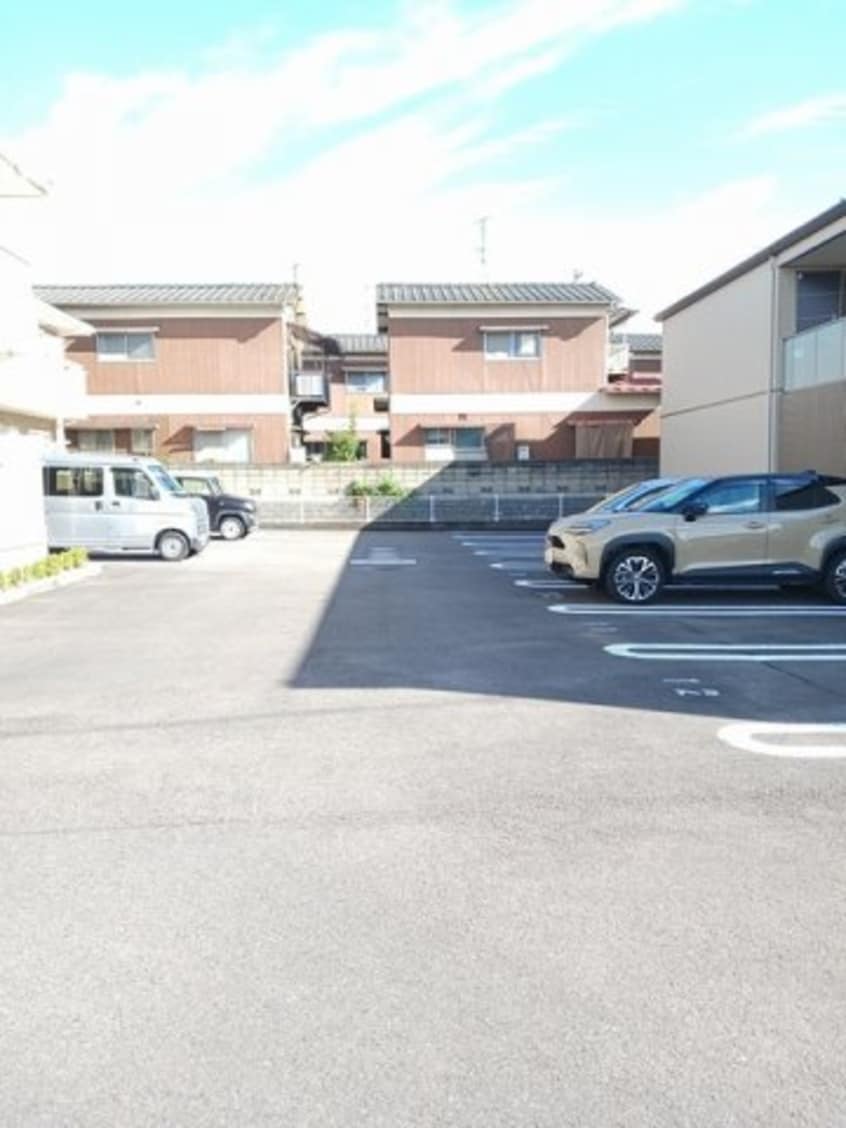 駐車場に車を止められます フルール　Ａ