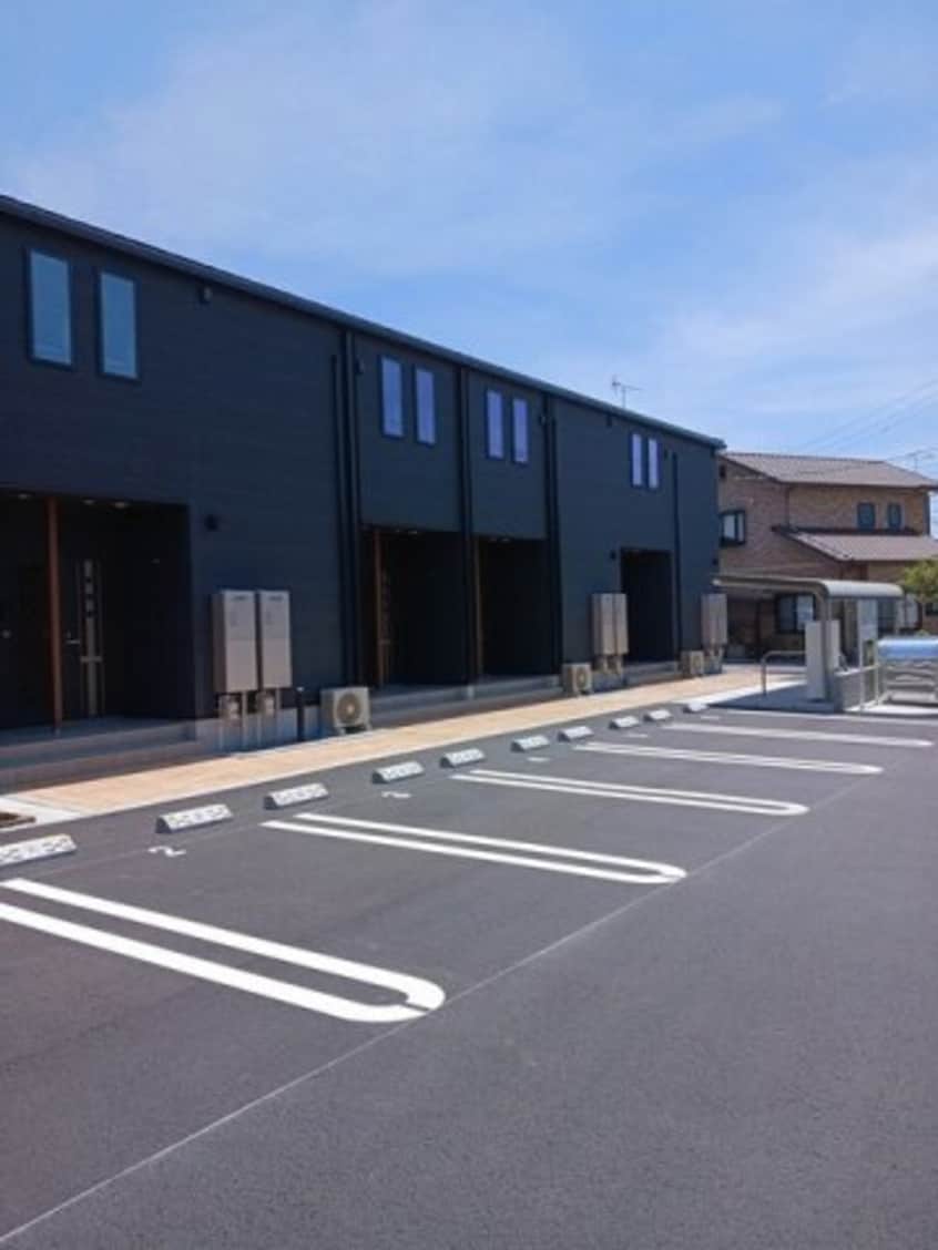 車をお持ちの方に嬉しい駐車場付きの物件です ＤＫ　ＳＥＬＥＣＴ　ラフィネⅡ