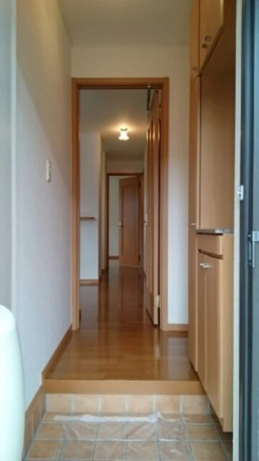 ゆったりとした玄関です エレガンテ・プローデＡ