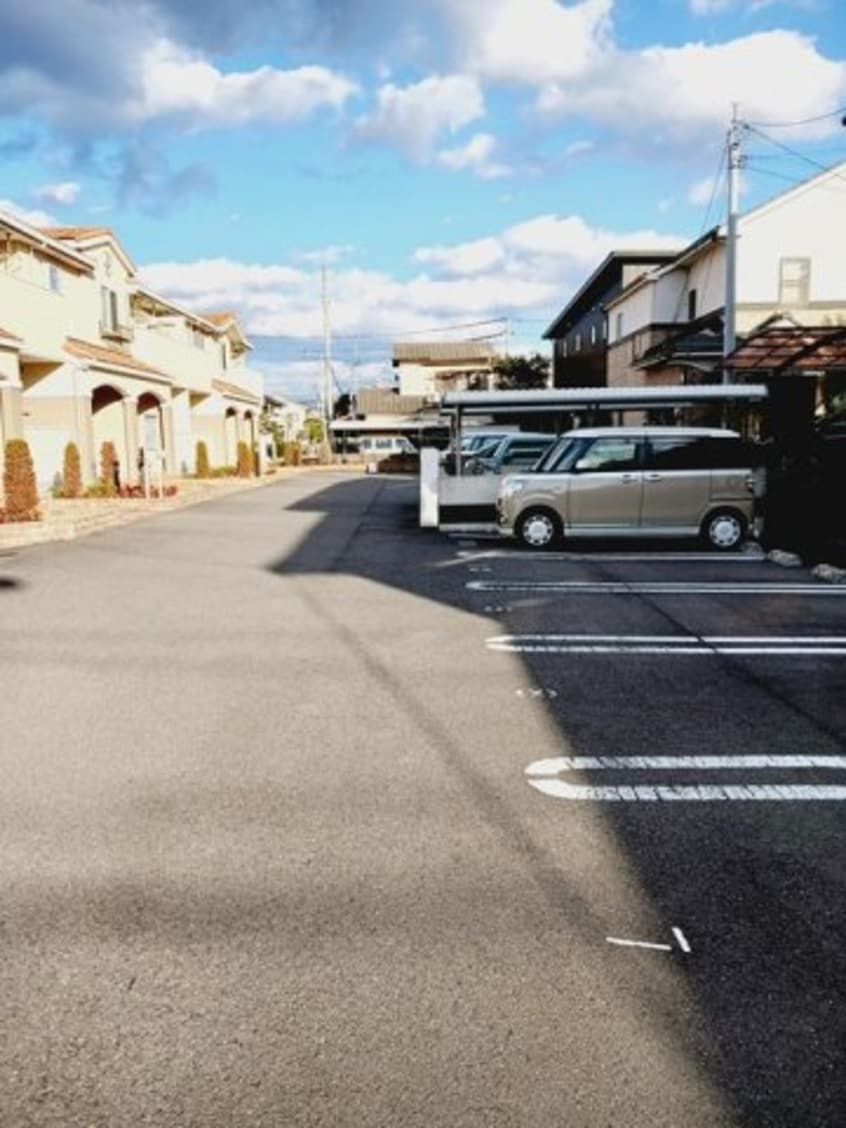 駐車場があるので、車を買う予定の方も安心です グルニエ　ドール　Ⅱ