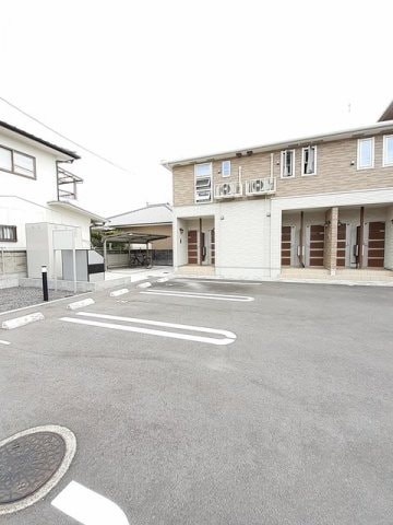 駐車場完備です セント・クロノス