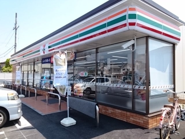 セブンイレブン来住町店様まで190m メゾン・オーブ