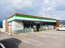 ファミリーマート東温南方店様まで600m メゾン・モンタン