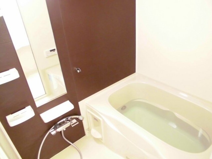 日々の疲れを癒すお風呂付です メゾン・モンタン