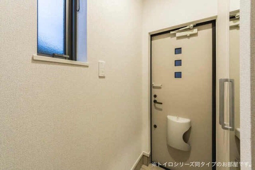 シンプルで使いやすい玄関です メゾン・モンタン