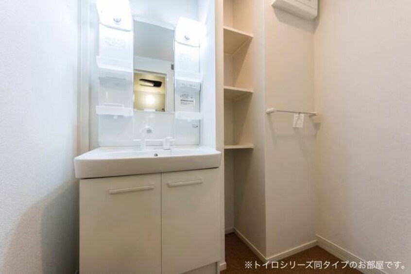 忙しい朝には欠かせない洗面所です メゾン・モンタン