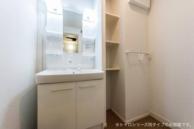 ゆったりとスペースのある洗面所 メゾン・モンタン