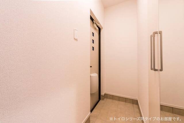 毎日通る玄関はこちらです メゾン・モンタン