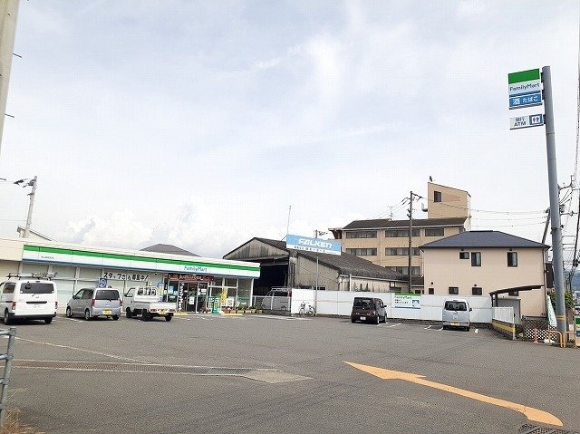 ファミリーマート森松町店様まで450m リヴァーパークⅡ　Ｃ