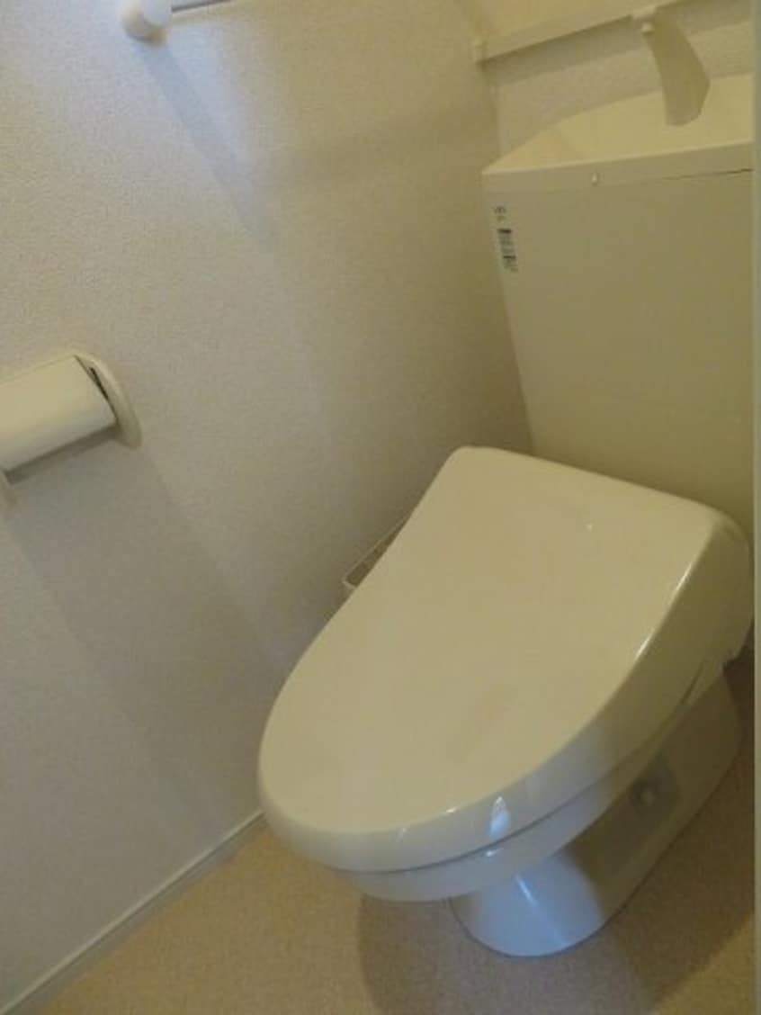 コンパクトで使いやすいトイレです サンシャルムつばき
