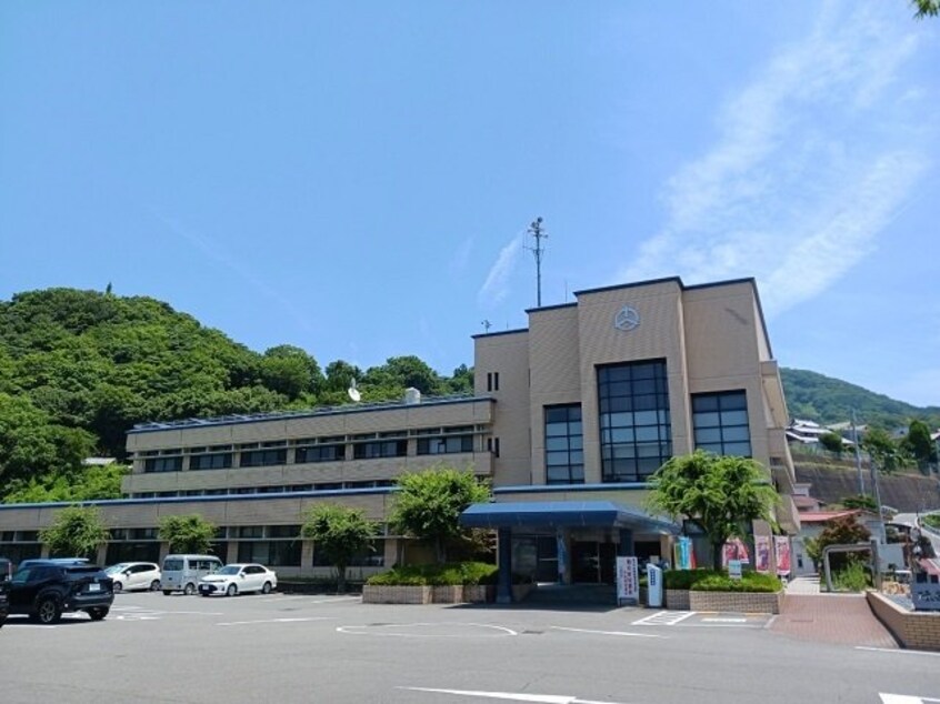 砥部町役場様まで1200m シャルマン北川毛Ａ