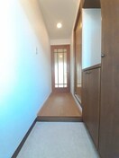 明るい玄関です シャルマン北川毛Ａ