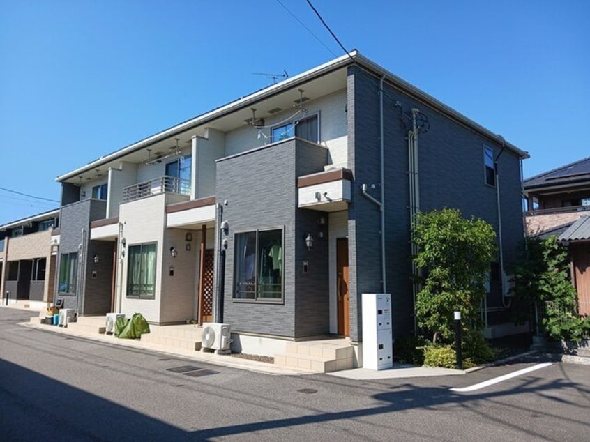 外観は落ち着いています シャンパーニュ・アベニュー　Ｆ