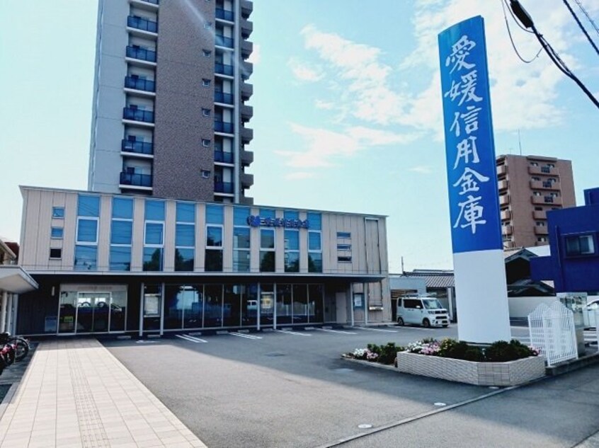 愛媛信用金庫石井支店様まで700m スプレンデール　Ⅰ