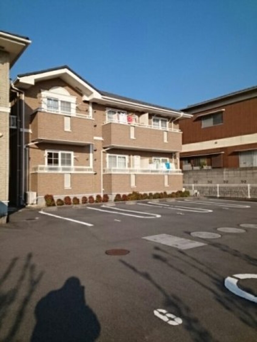 駐車場に車を止められます フルール　Ａ