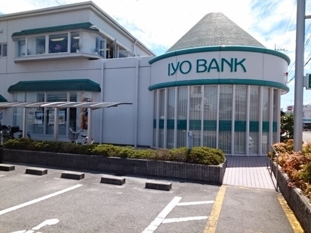 伊予銀行三津東支店様まで2100m プレリメール