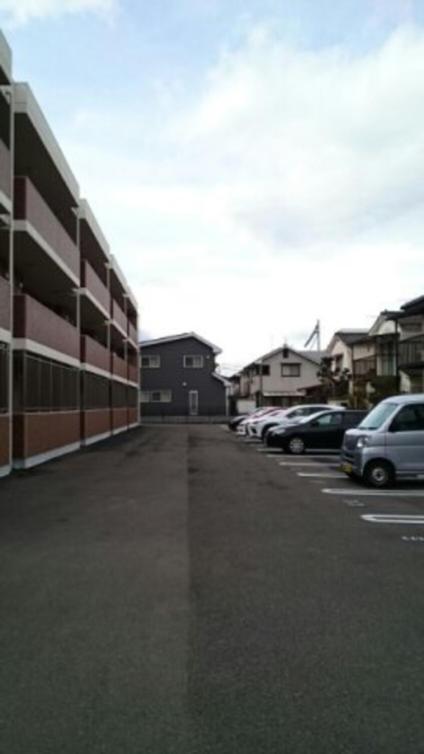 車をお持ちの方に嬉しい駐車場付きの物件です トーラス