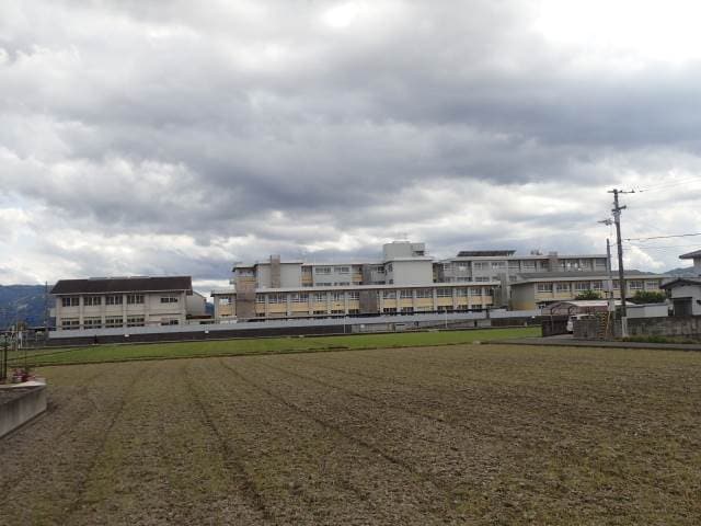 久米中学校 1436m サーパス鷹子弐番館