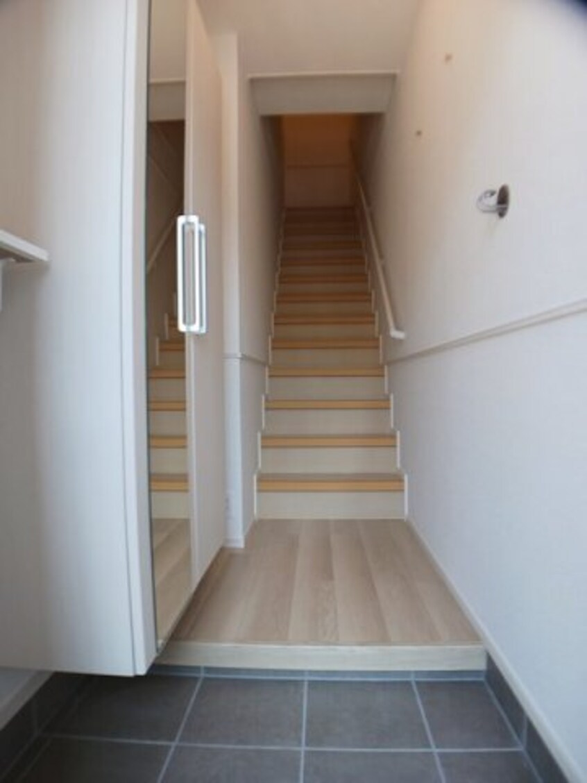 シンプルで使いやすい玄関です ＤＫ　ＳＥＬＥＣＴ　ラフィネⅡ