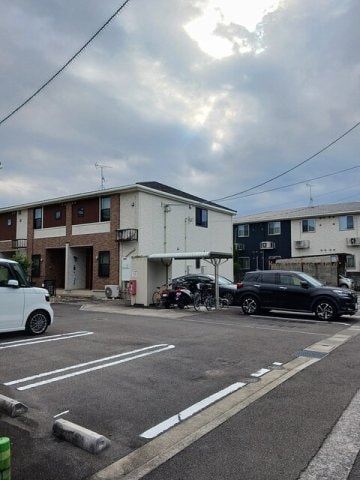 車をお持ちの方に嬉しい駐車場付きの物件です エル・クレール　Ⅰ