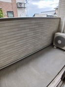 外からの目が気にならないバルコニーで洗濯物が干せます エル・クレール　Ⅰ