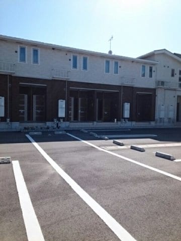 車をお持ちの方に嬉しい駐車場付きの物件です カーサ．ストーリア．Ａ