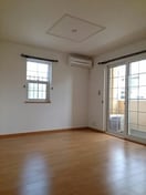 ゆったり過ごせる居間です サンリット・ベル